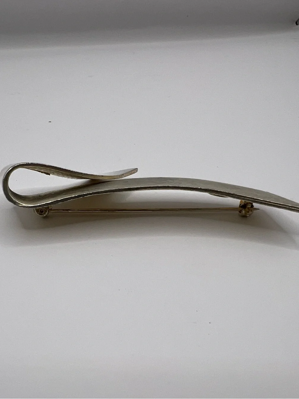 Vintage Signed M.J. Carroll Silver Tone Modernist Ribbon Brooch Pin